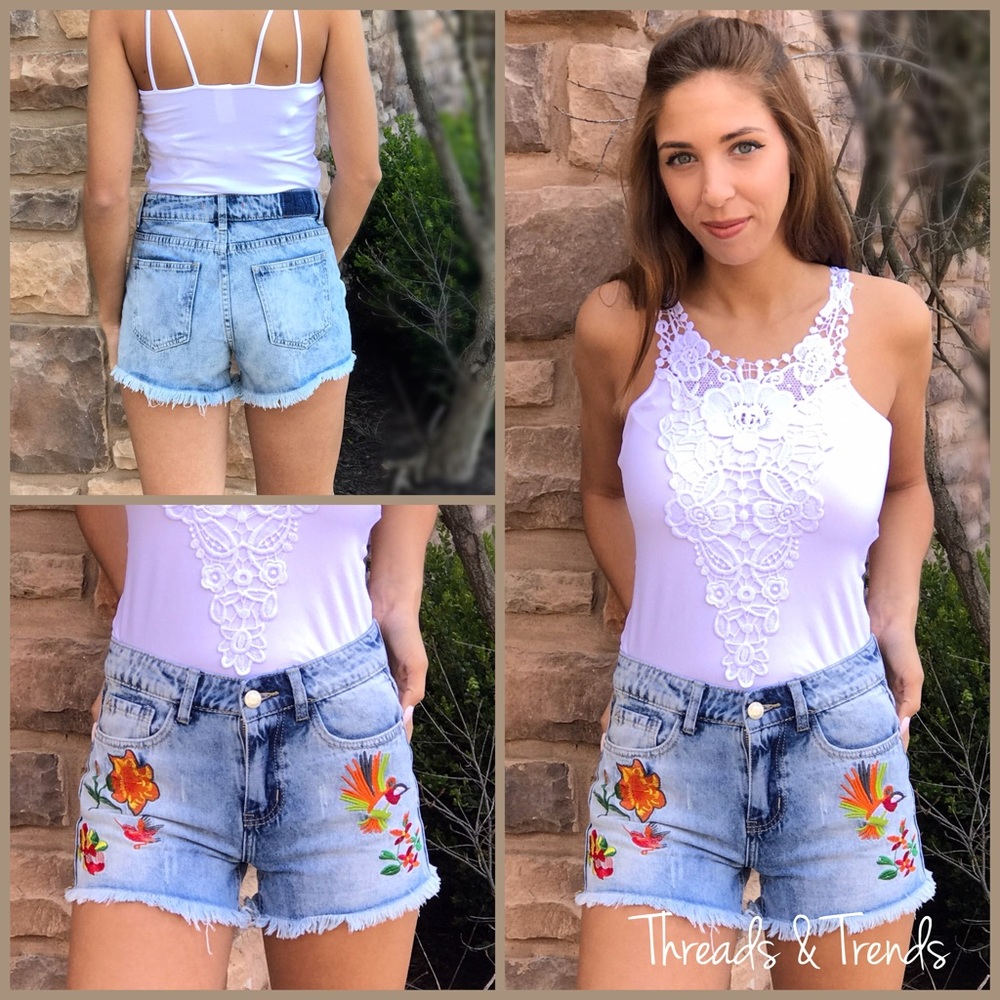 🌸🆕Distressed Embroidered Shorts - Picture 7 of 8