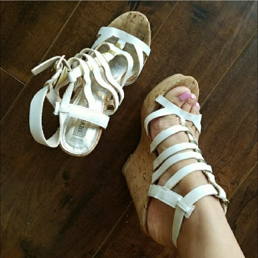 SOLD FRIDAY STEVE MADDEN- platform sandals - Picture 3 of 7