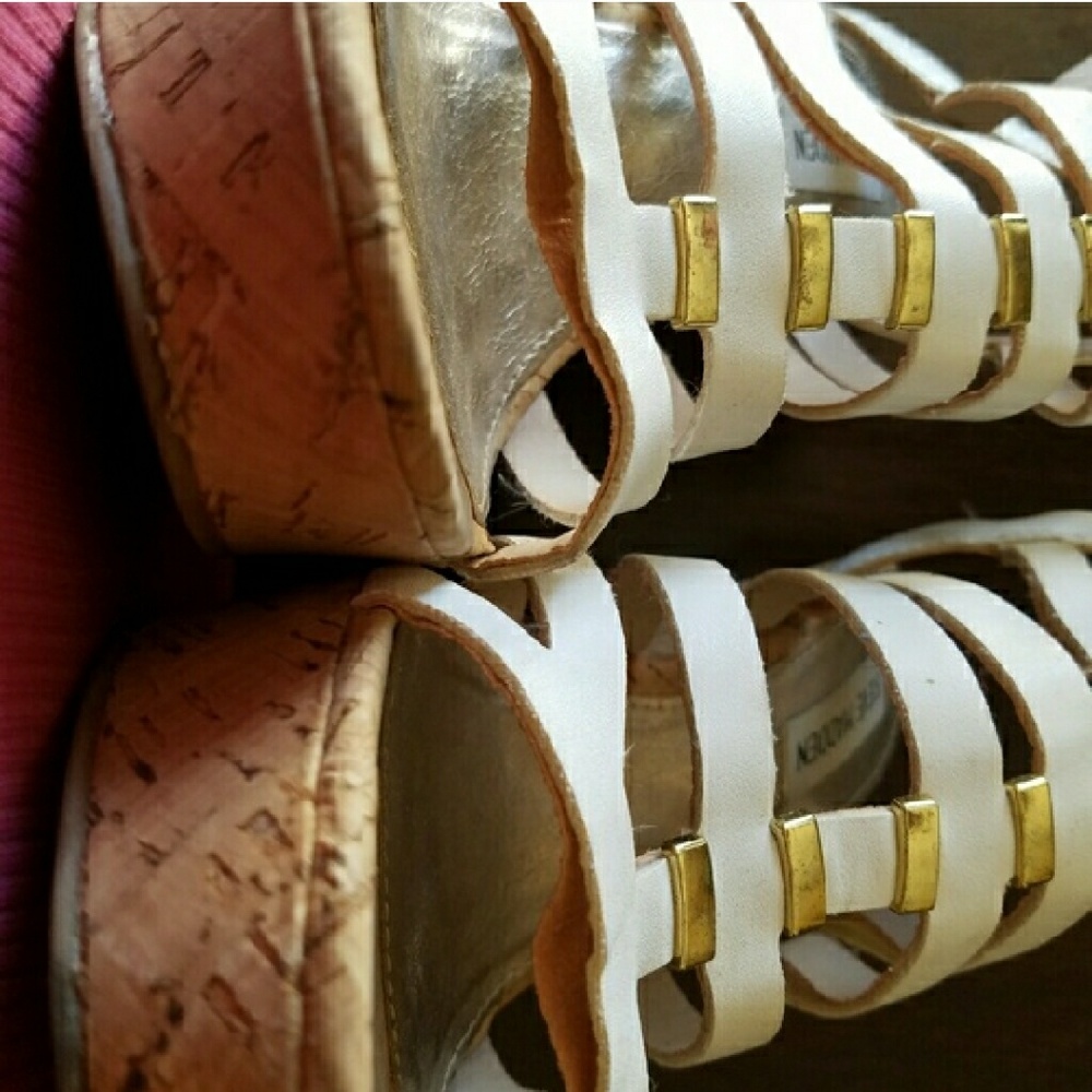 SOLD FRIDAY STEVE MADDEN- platform sandals - Picture 4 of 7