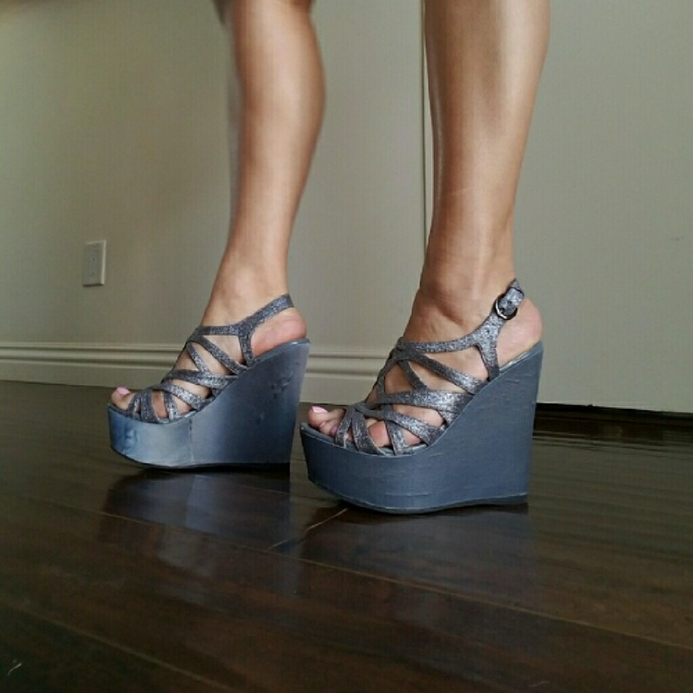 SOLD FRIDAY STEVE MADDEN- platform sandals - Picture 7 of 7