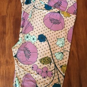 LulaRoe Floral Polka dot leggings in TC