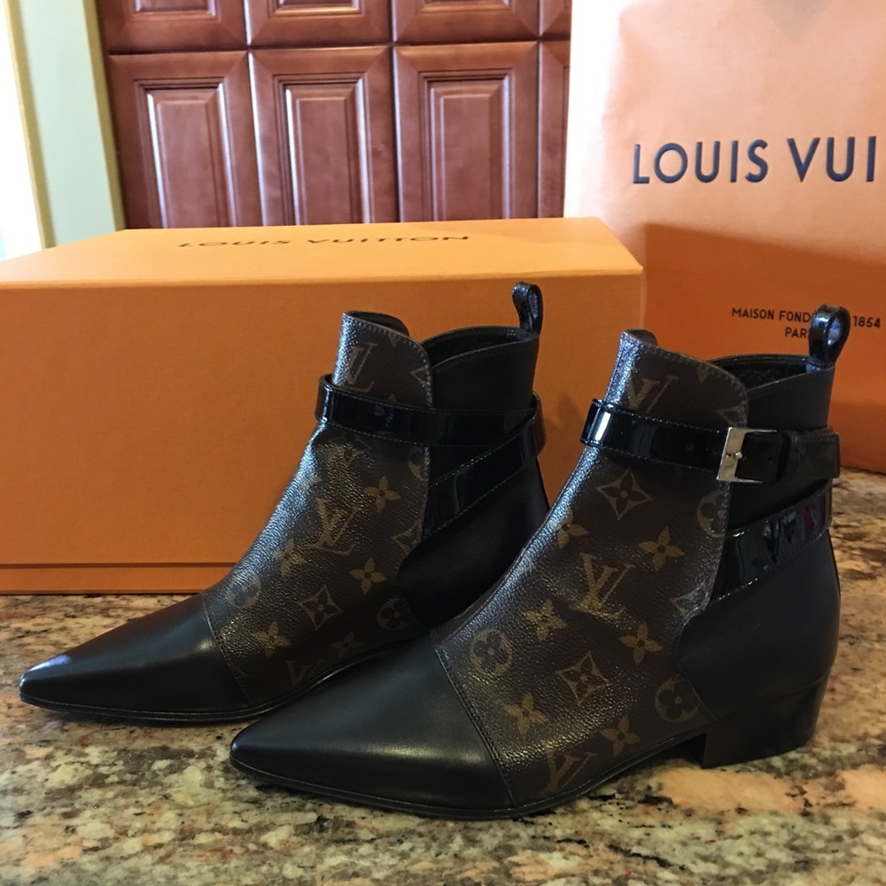 NEW $1240 Louis Vuitton monogram ankle boots