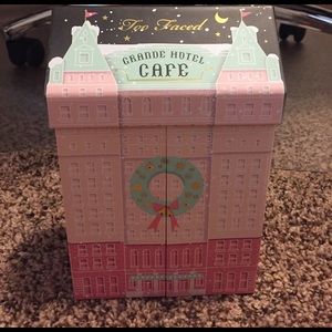 Too Faced Grande Hotel Cafe (2/3)