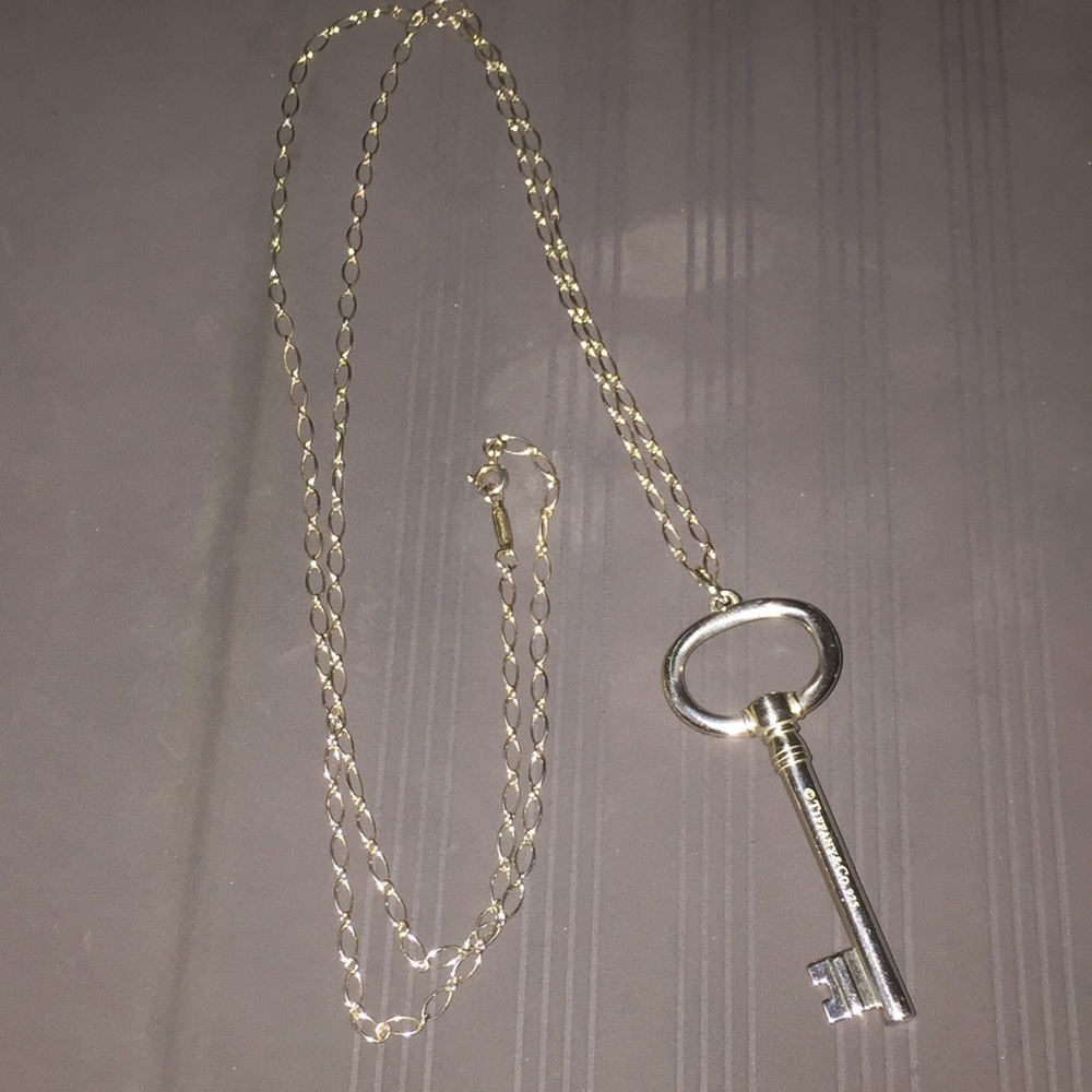 Silver Tiffanys  & co Chain & Key neckless