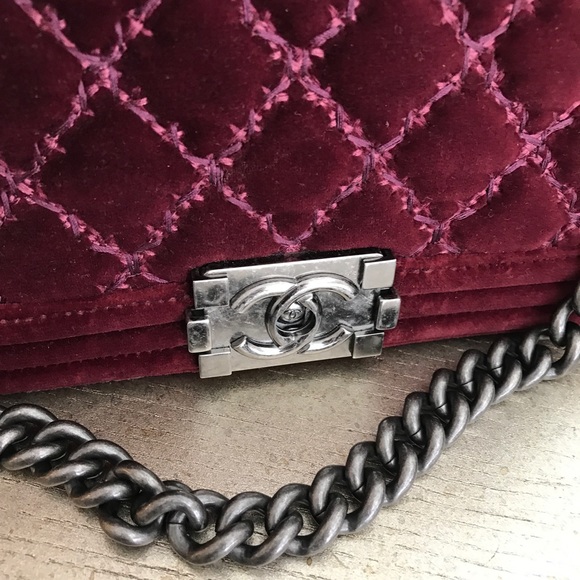 Chanel Velvet Medium Boybag - Picture 2 of 8