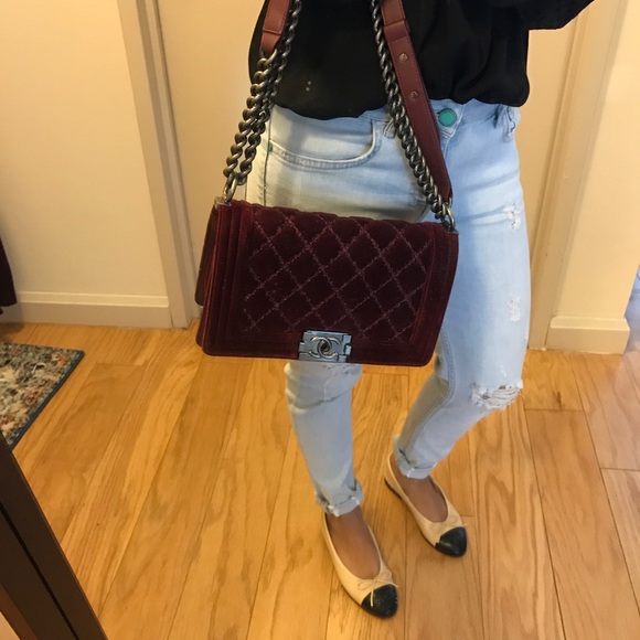 Chanel Velvet Medium Boybag - Picture 5 of 8