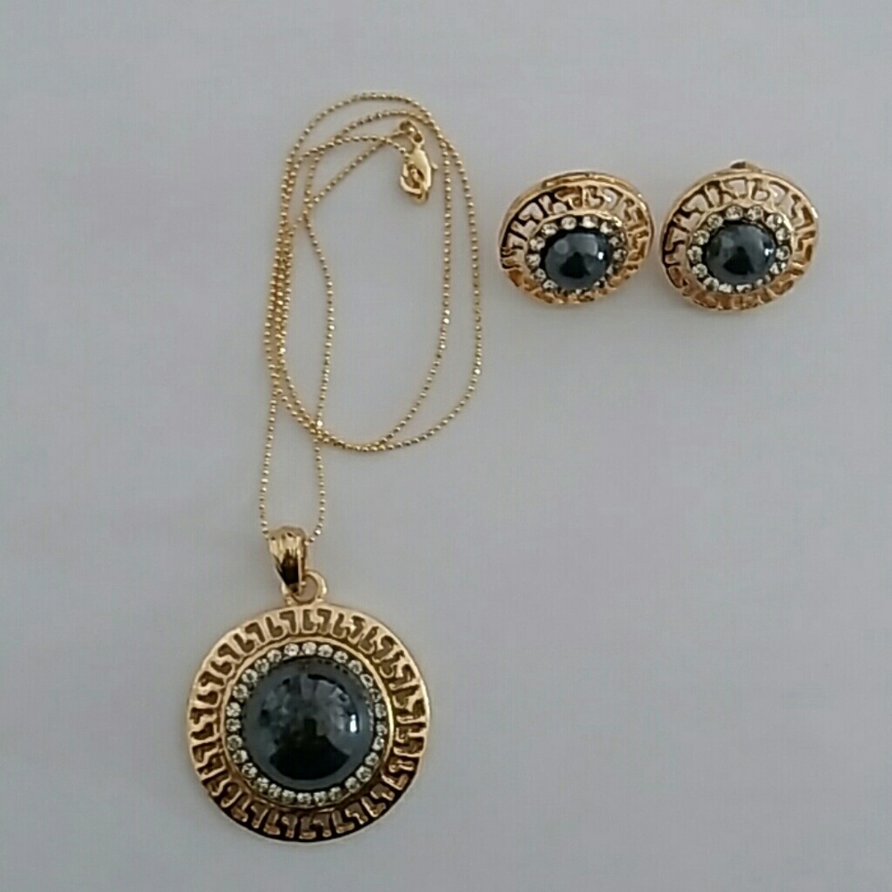 Set earrings and necklace