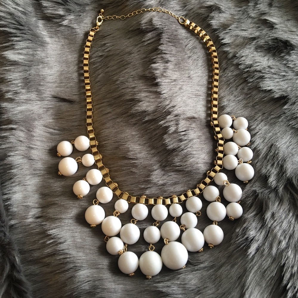 White statement necklace
