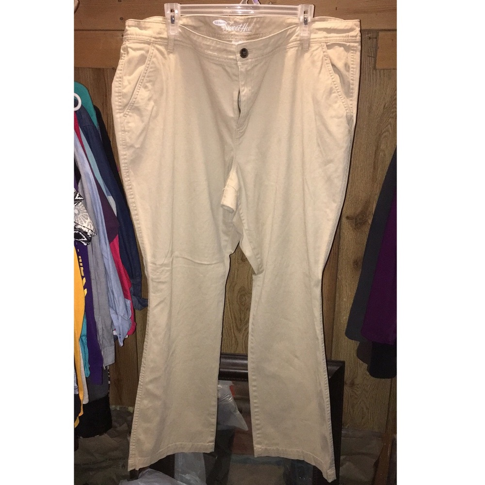 Old Navy Sweetheart Khaki Pants