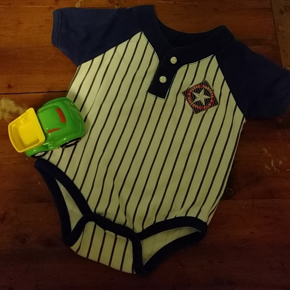 Good condition Texas Rangers baseball 2T toddl