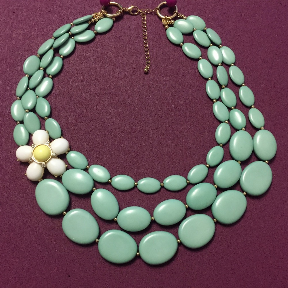 NECKLACE -FASHIONABLE Sea-Form Green w/ Floral Acc