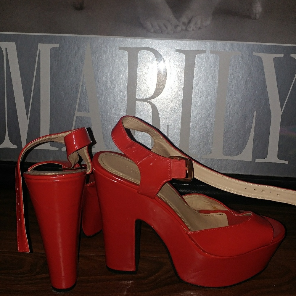 Red shoes - Picture 2 of 4