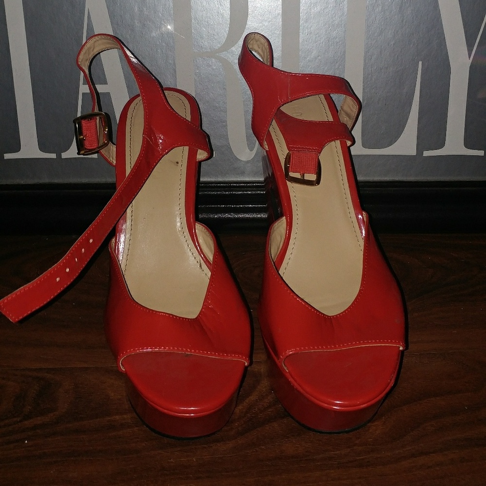 Red shoes - Picture 3 of 4