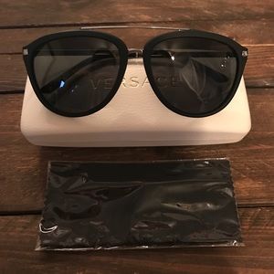 Versace Rounded Pilot Sunglasses