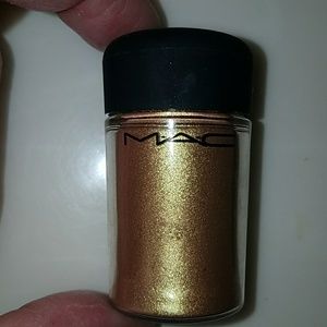 MAC old gold pigment