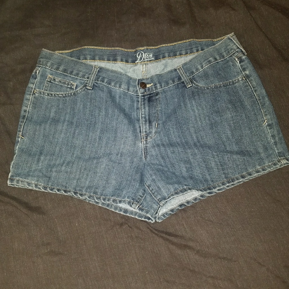 *Sold*Old navy diva shorts
