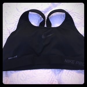 Nike pro sports bra