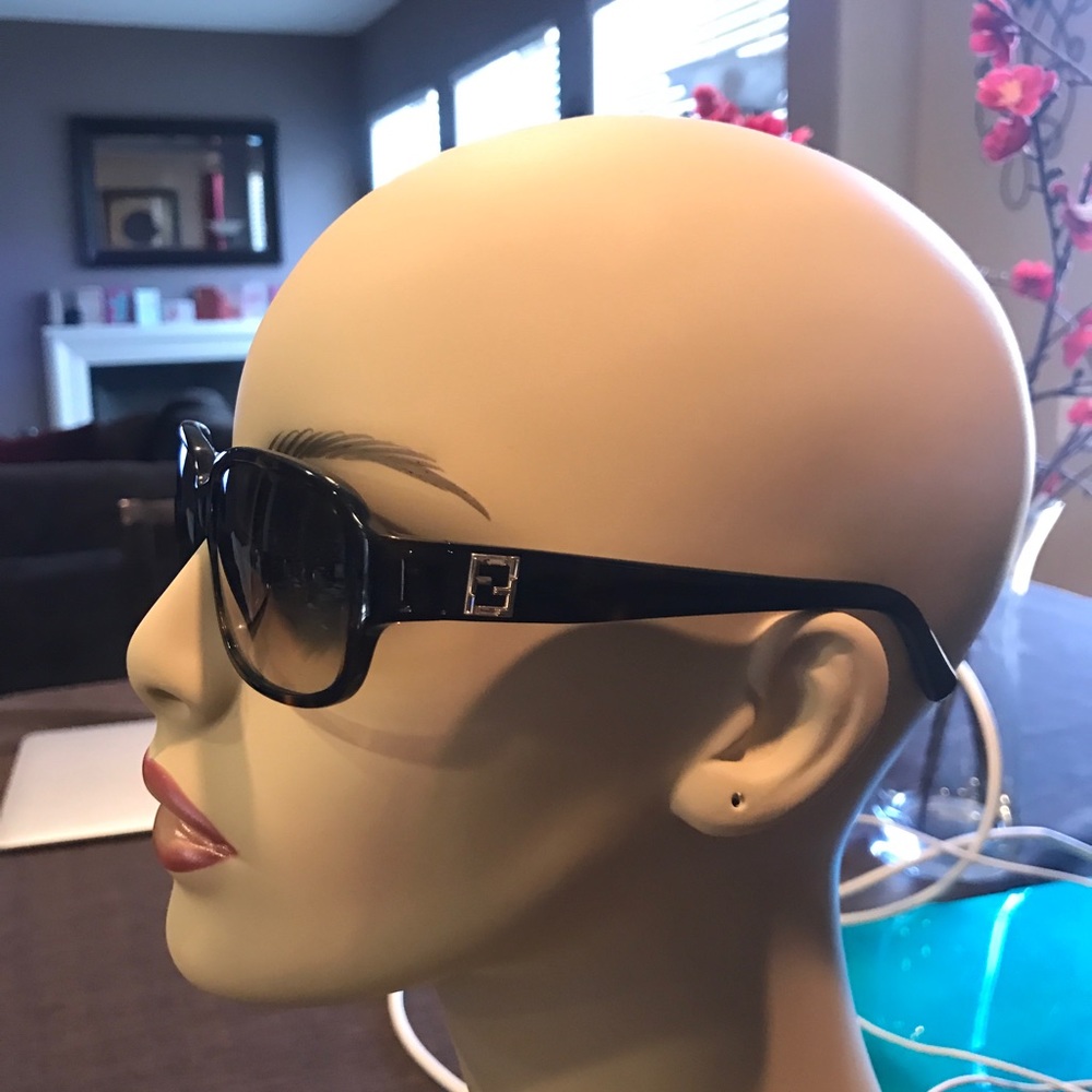 FENDI SUNGLASSES