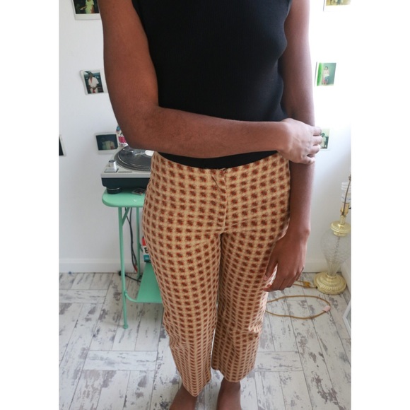 Tan Quatrefoil Pants - Picture 4 of 4