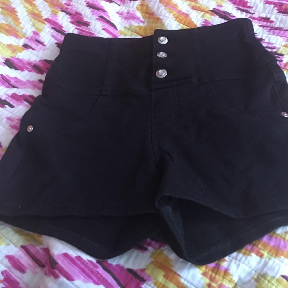 💐 Black high waist shorts with buttons 💐