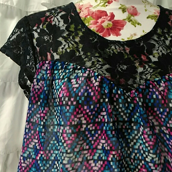 Geometric Crop Top in Navy Print - Picture 2 of 3