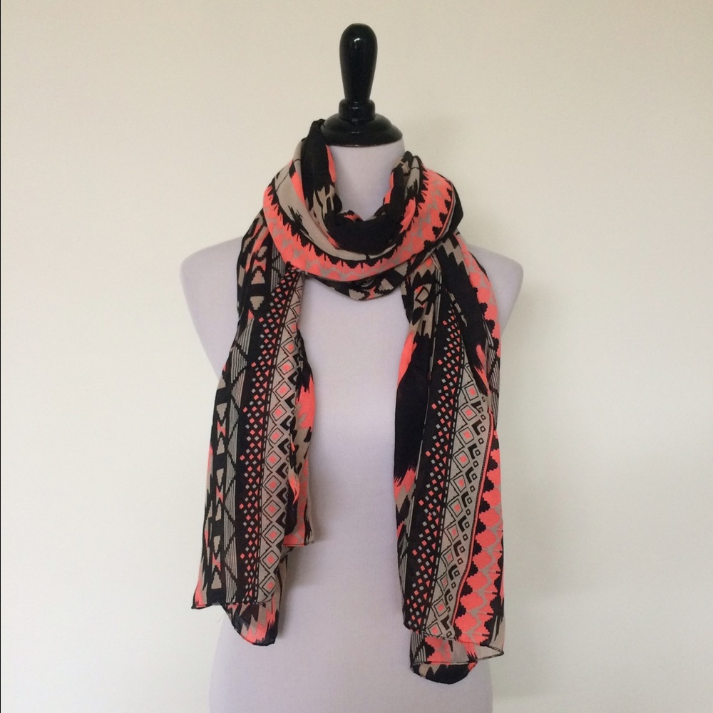 Aztec print scarf - Picture 3 of 4
