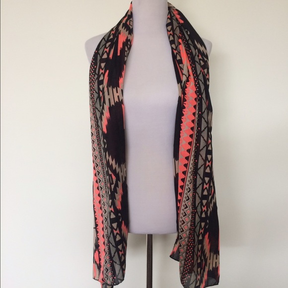 Aztec print scarf - Picture 4 of 4
