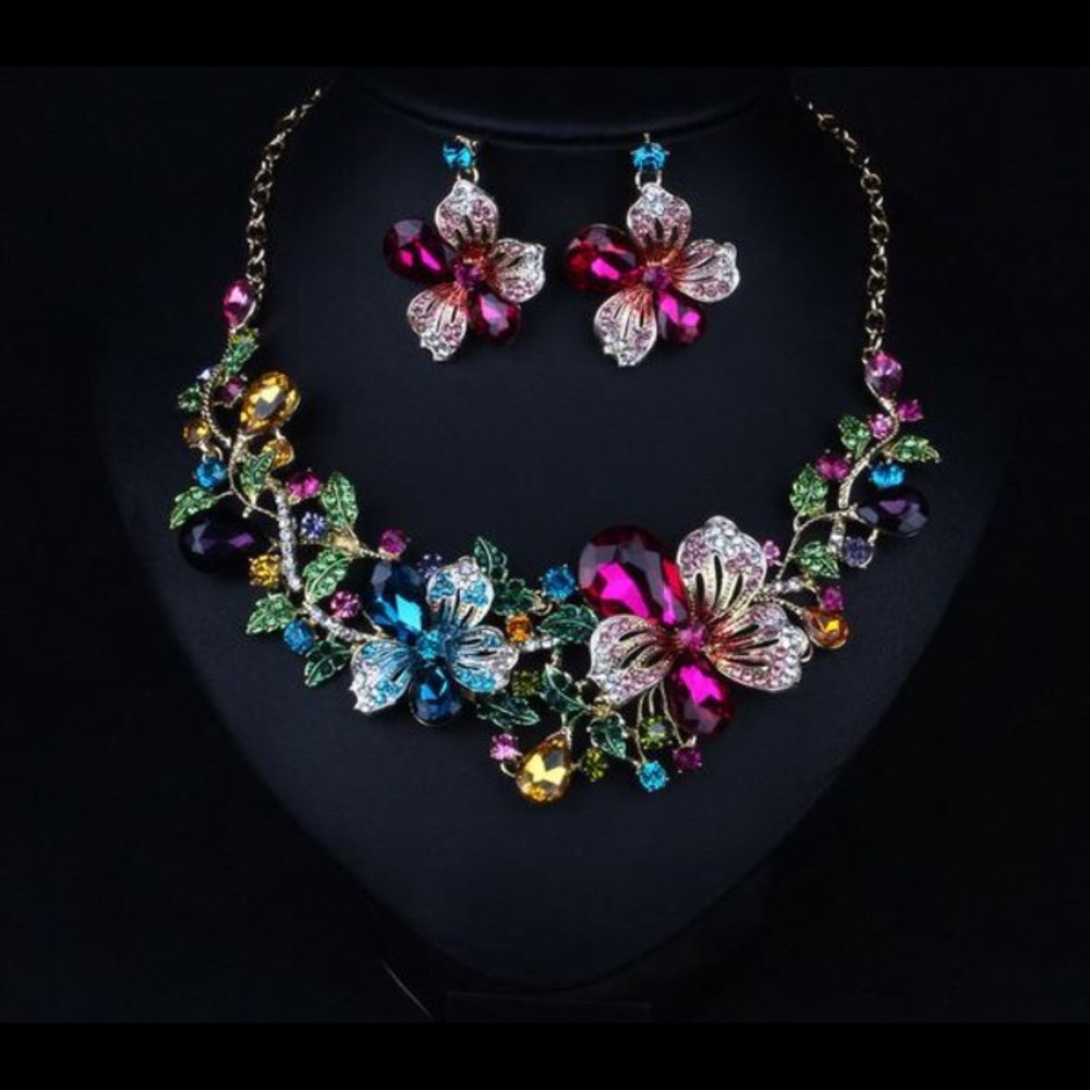 Flower necklace and earrings