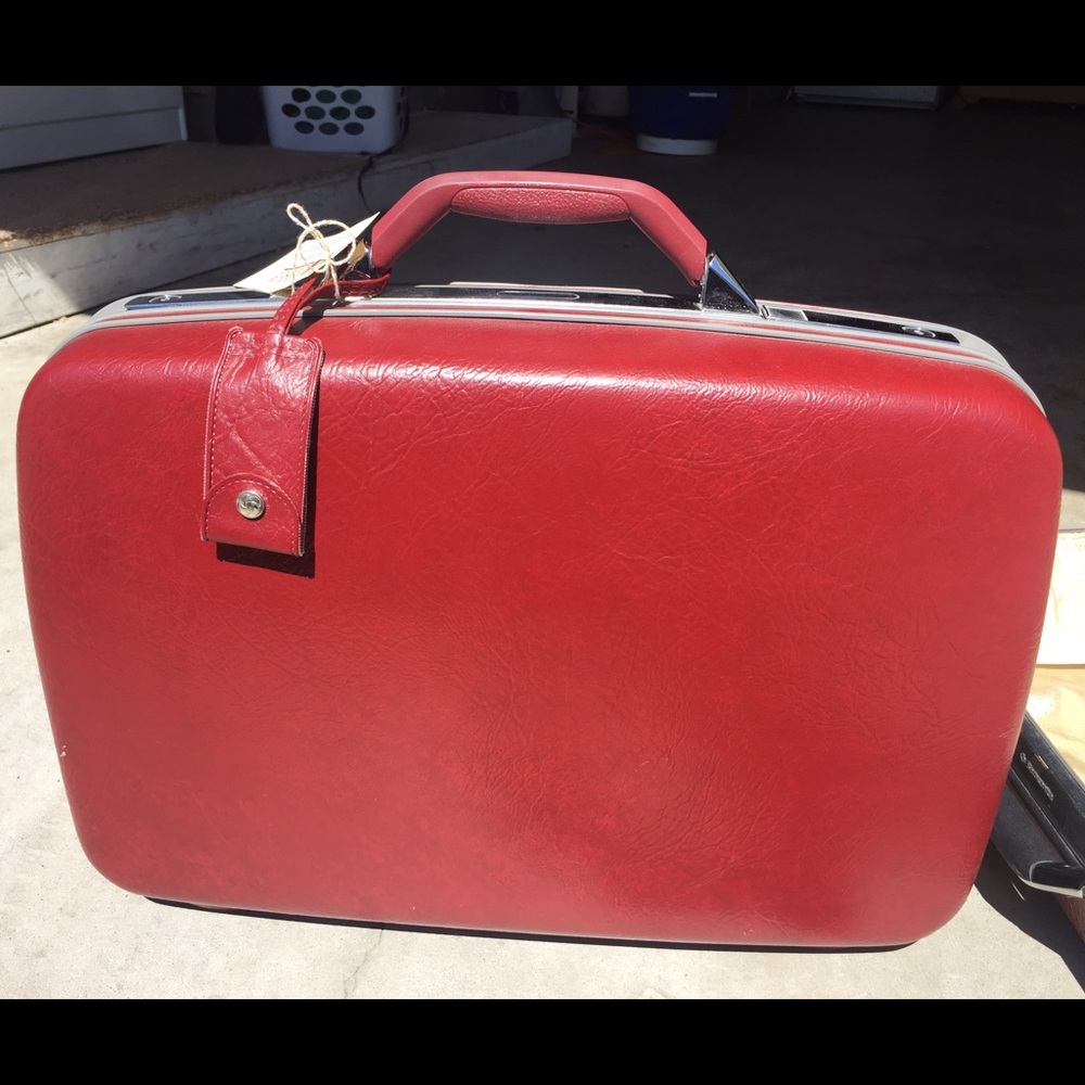 Red Samsonite hard case luggage❤️