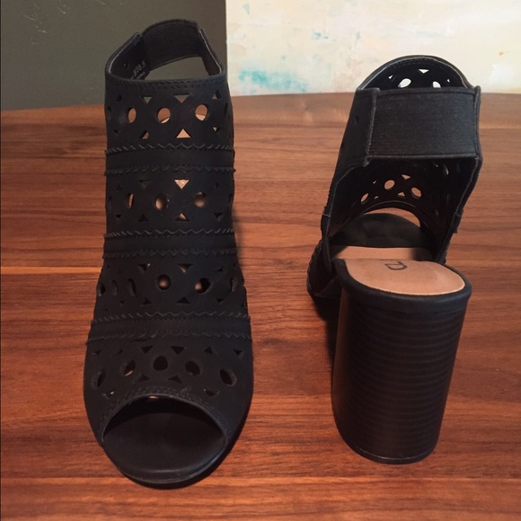 Black CL Laundry Size 8 - Picture 2 of 3