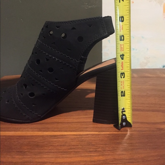 Black CL Laundry Size 8 - Picture 3 of 3