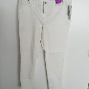 White jeggings. Never worn. Mid waist.