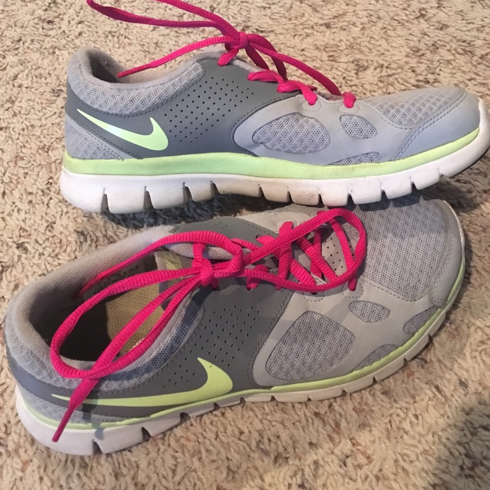 *Final markdown item!!* Nike cross trainers!