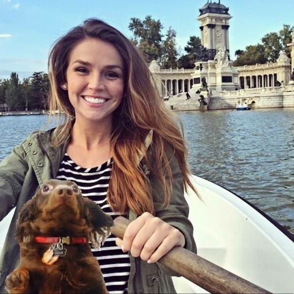 Meet your Posher, Katelyn - Picture 4 of 4