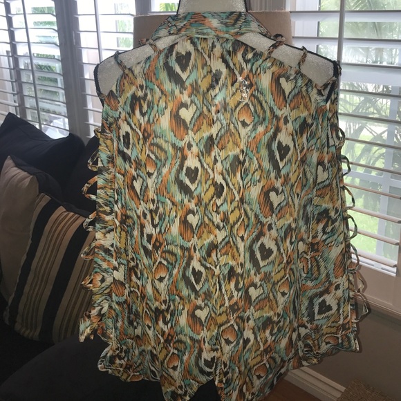 Batwing top cutout sleeves - Picture 5 of 6