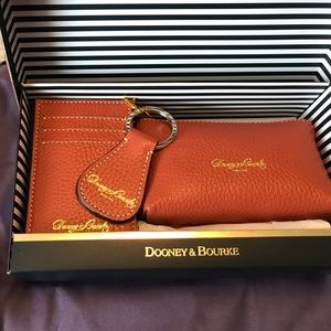Dooney & Bourne Gift Set.