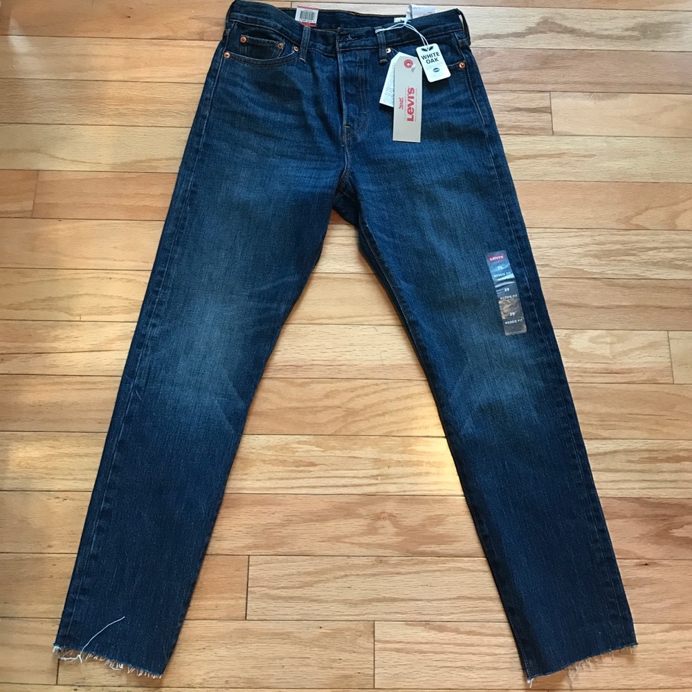 Levi wedgie fit - sz 29 - NWT