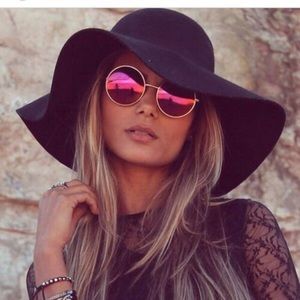 Black felt floppy hat