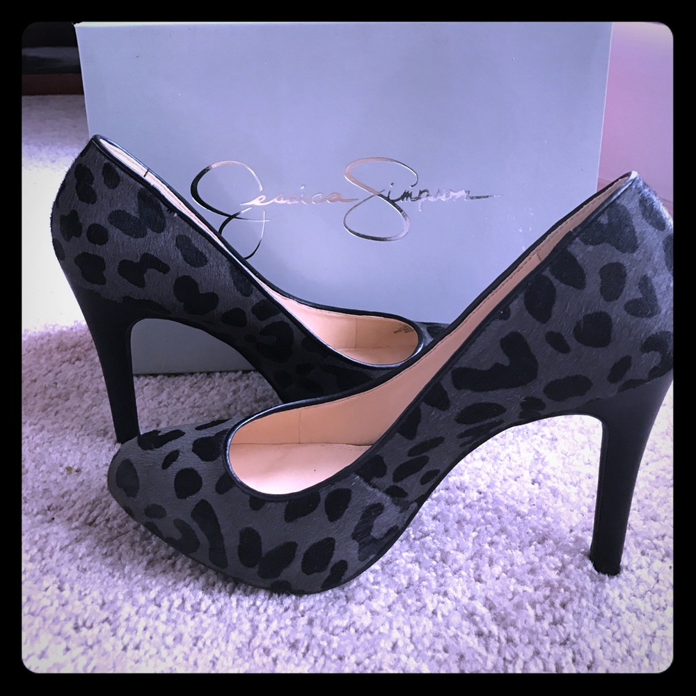 Gorgeous hi-heel pumps