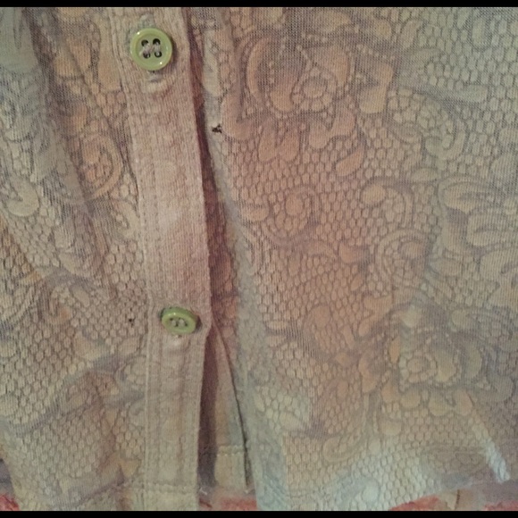 NYC button up top - Picture 3 of 3