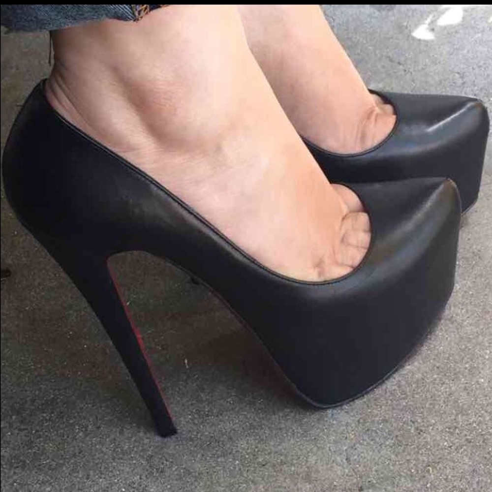 Christian louboutin daffodile size 37.5