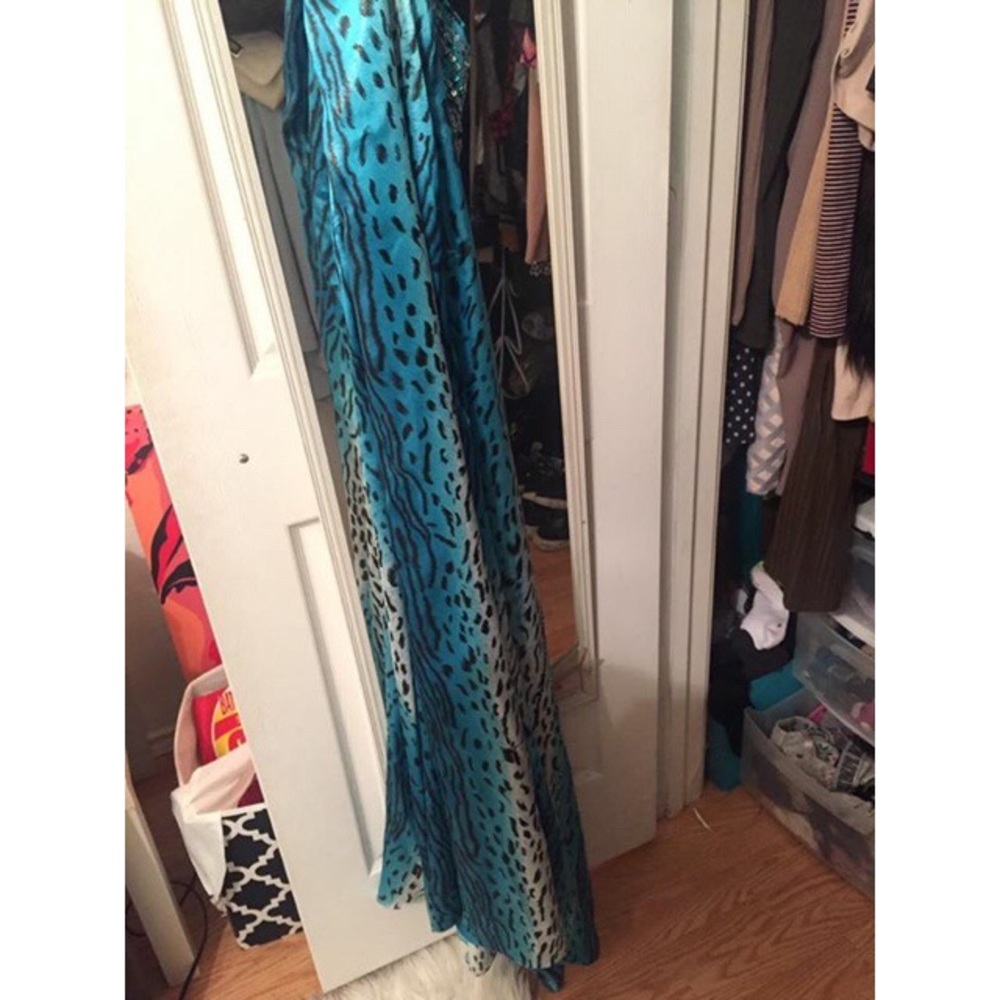 PROM DRESS - Picture 3 of 6