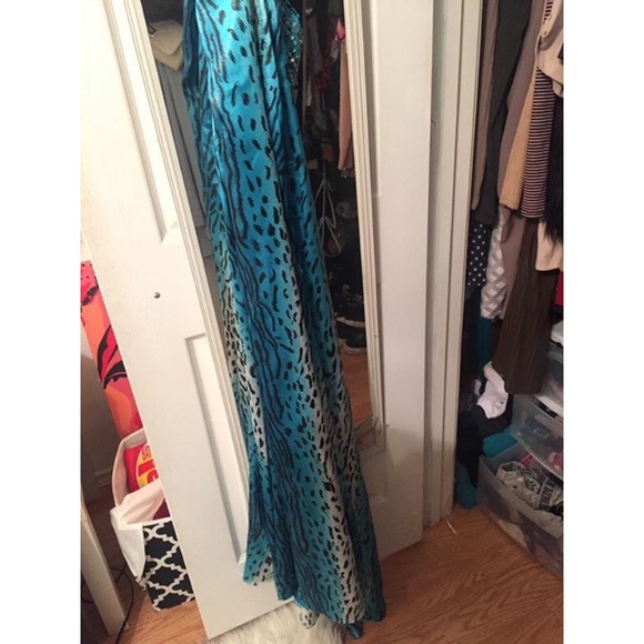 PROM DRESS - Picture 3 of 6