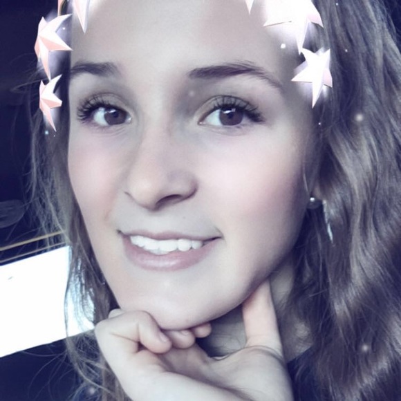 Meet your Posher, Kaelie - Picture 1 of 1