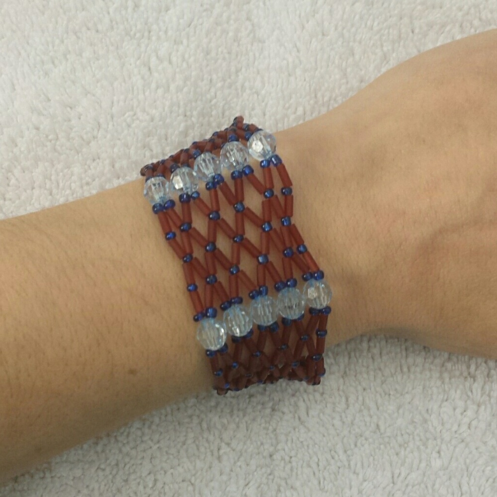 Maroon diamond weave bracket