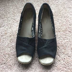 A pair of shoes