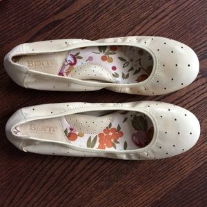 BORN holepunch cream flats