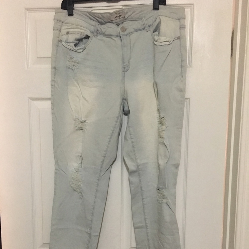 Light wash skinny jeans