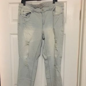 Light wash skinny jeans