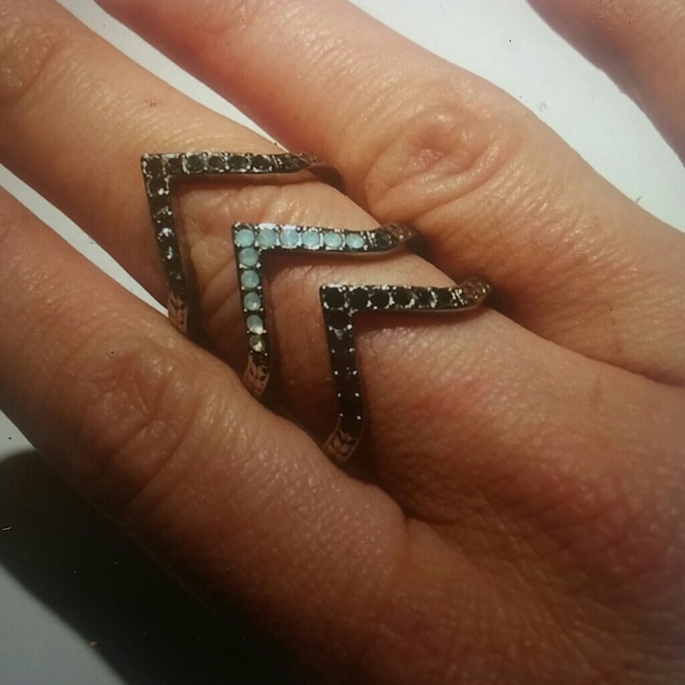 Pave Swarovski stackable V Ring size 7.5